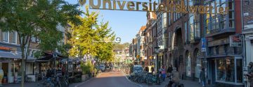 Straatbeeld Voorstraat in Utrecht