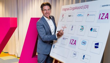 Stephan Valk ondertekent integraal zorgakkoord