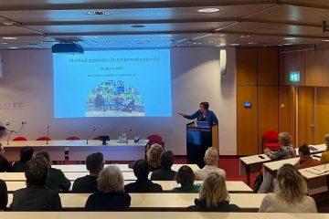Ruth voorzitter symposium rob giel onderzoekcentrum