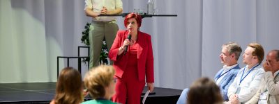 Ruth Peetoom bespreekt stelling tijdens lagerhuisdebat