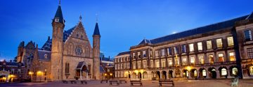 Binnenhof in de avond i Stock 174749443