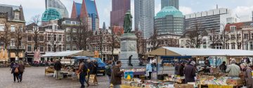 Mensen op de markt Den Haag