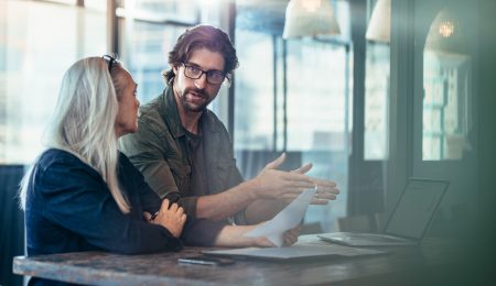 Man zakelijk met vrouw