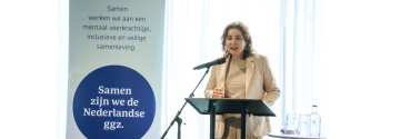 Mirjam van 't Veld houdt toespraak tijdens Tijdsgeestlezing
